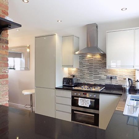 אמסבורי Double Award Winning 1700'S Grd 2 Listed Cottage Near Stonehenge מראה חיצוני תמונה