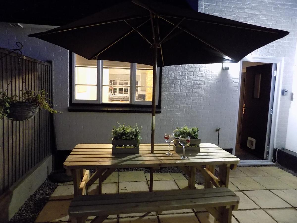 אמסבורי Double Award Winning 1700'S Grd 2 Listed Cottage Near Stonehenge מראה חיצוני תמונה