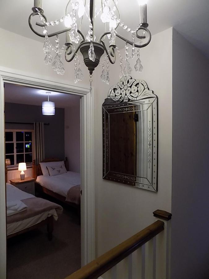 אמסבורי Double Award Winning 1700'S Grd 2 Listed Cottage Near Stonehenge מראה חיצוני תמונה