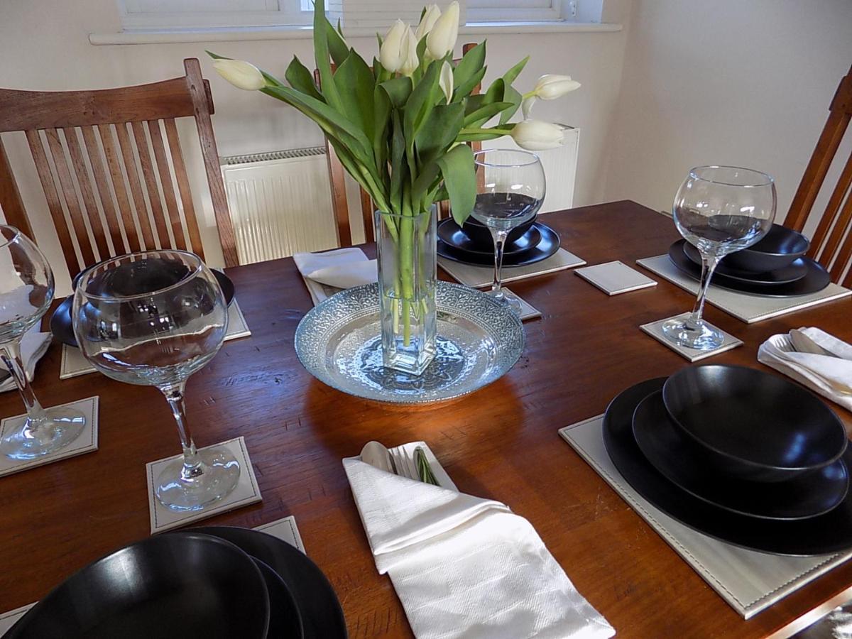 אמסבורי Double Award Winning 1700'S Grd 2 Listed Cottage Near Stonehenge מראה חיצוני תמונה