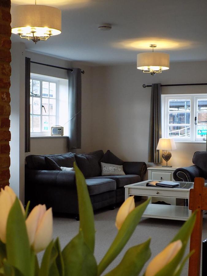 אמסבורי Double Award Winning 1700'S Grd 2 Listed Cottage Near Stonehenge מראה חיצוני תמונה
