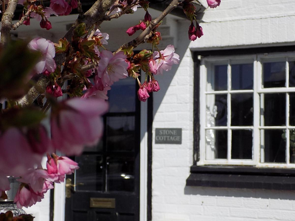 אמסבורי Double Award Winning 1700'S Grd 2 Listed Cottage Near Stonehenge מראה חיצוני תמונה