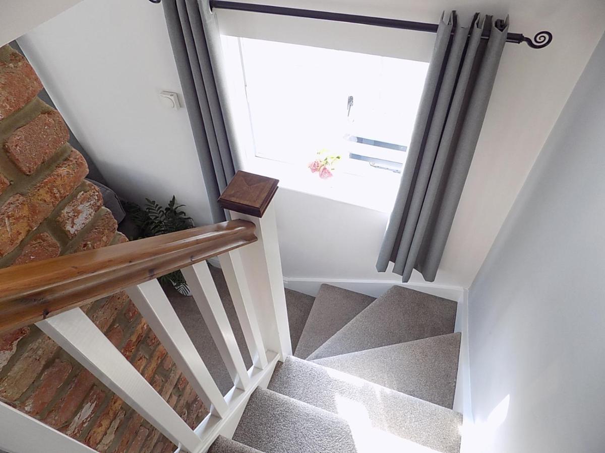 אמסבורי Double Award Winning 1700'S Grd 2 Listed Cottage Near Stonehenge מראה חיצוני תמונה