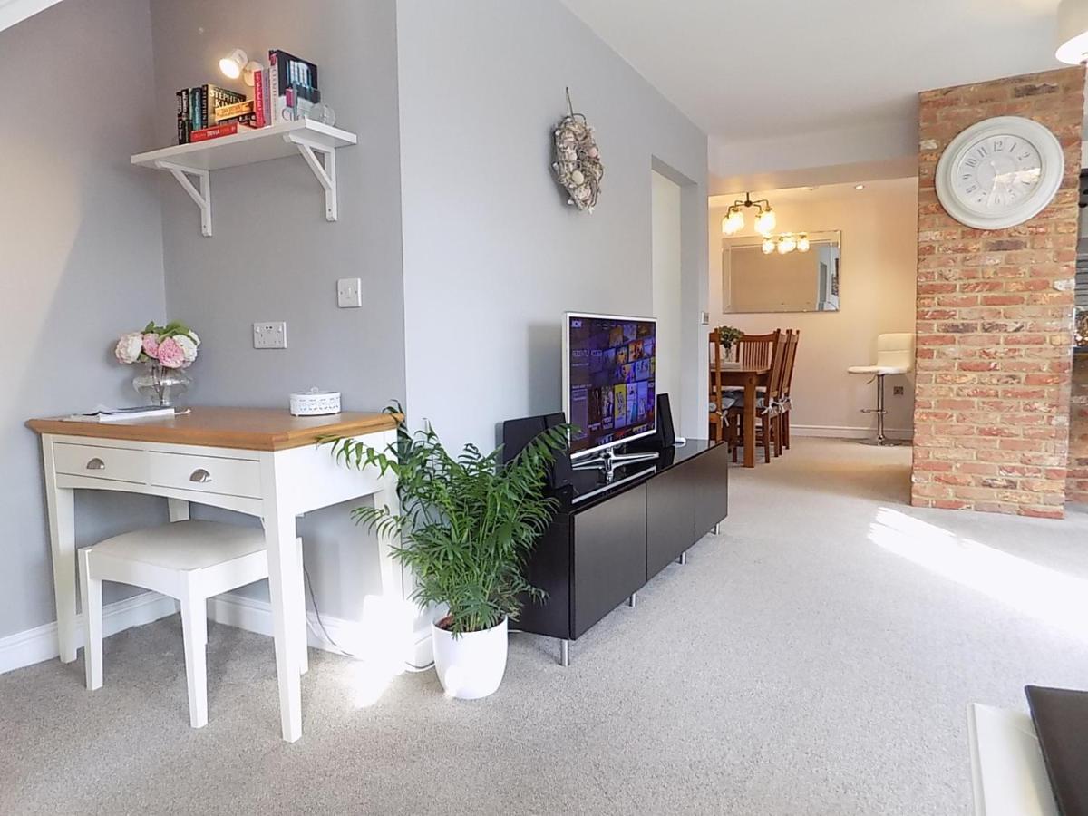 אמסבורי Double Award Winning 1700'S Grd 2 Listed Cottage Near Stonehenge מראה חיצוני תמונה