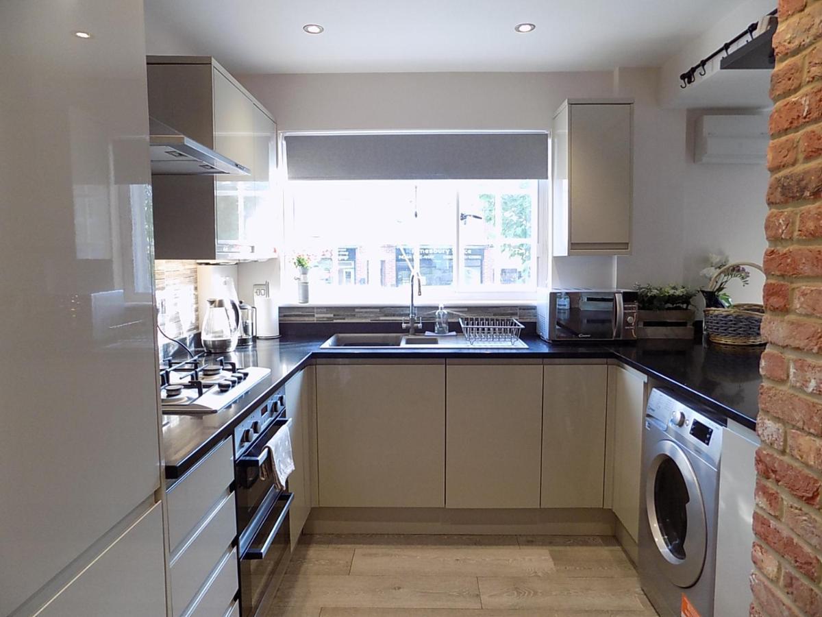 אמסבורי Double Award Winning 1700'S Grd 2 Listed Cottage Near Stonehenge מראה חיצוני תמונה