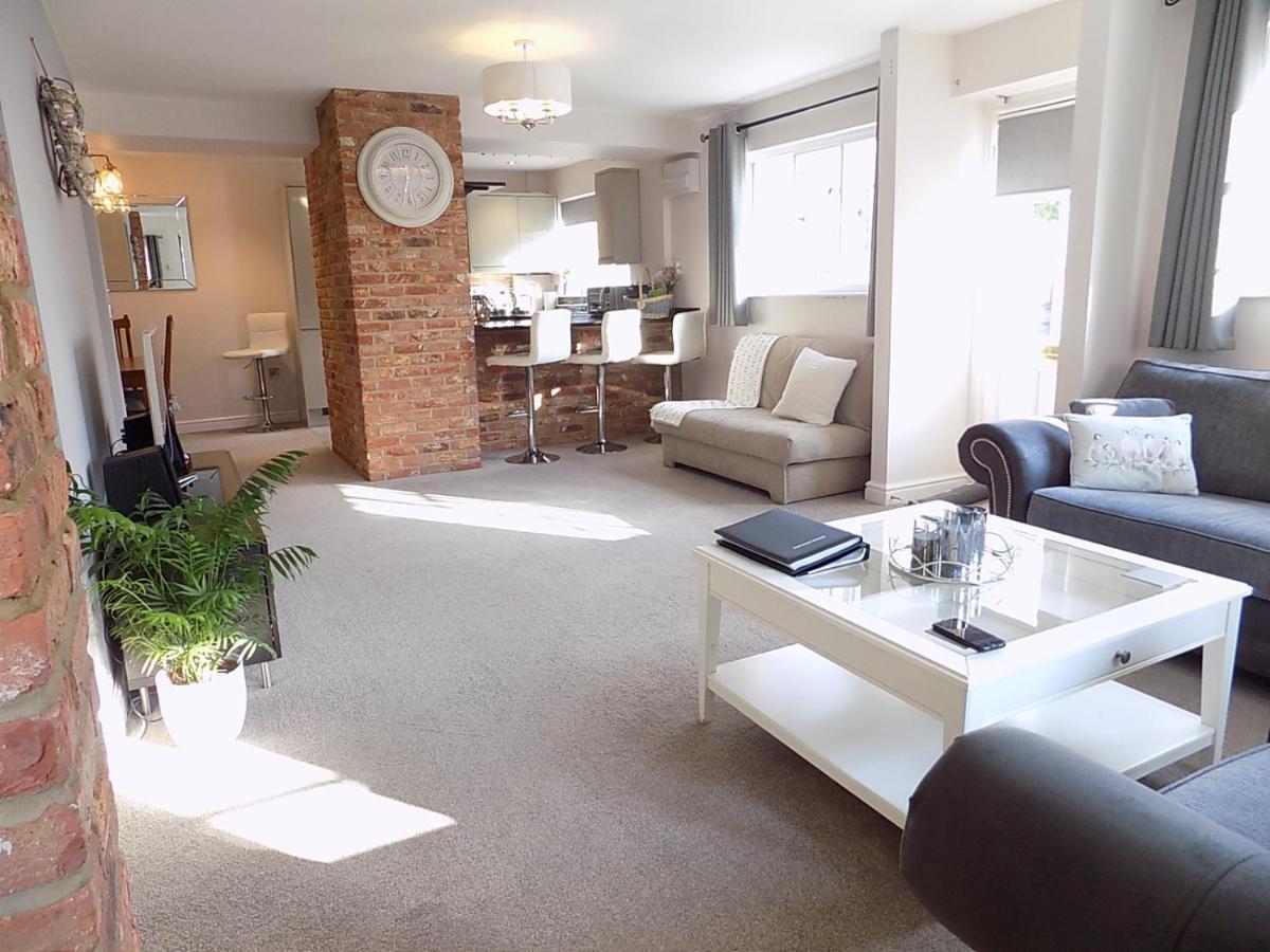 אמסבורי Double Award Winning 1700'S Grd 2 Listed Cottage Near Stonehenge מראה חיצוני תמונה