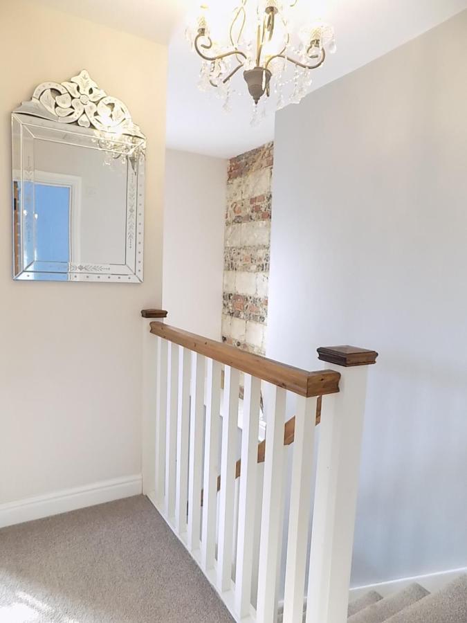אמסבורי Double Award Winning 1700'S Grd 2 Listed Cottage Near Stonehenge מראה חיצוני תמונה