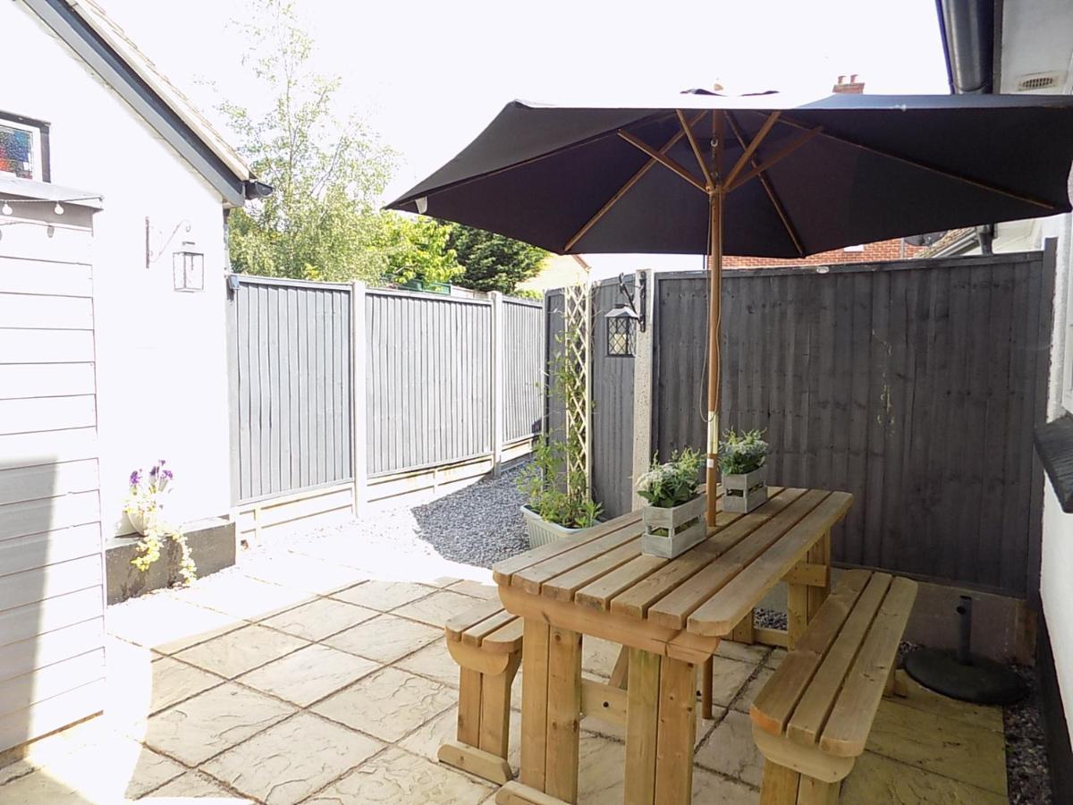 אמסבורי Double Award Winning 1700'S Grd 2 Listed Cottage Near Stonehenge מראה חיצוני תמונה
