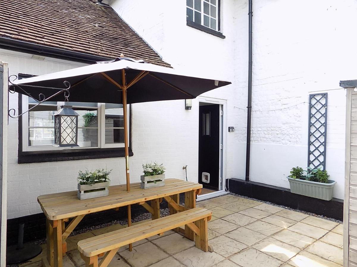 אמסבורי Double Award Winning 1700'S Grd 2 Listed Cottage Near Stonehenge מראה חיצוני תמונה